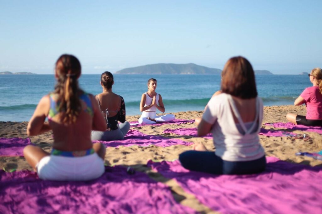 Yoga na Praia - YOGA DO CORAÇÃO